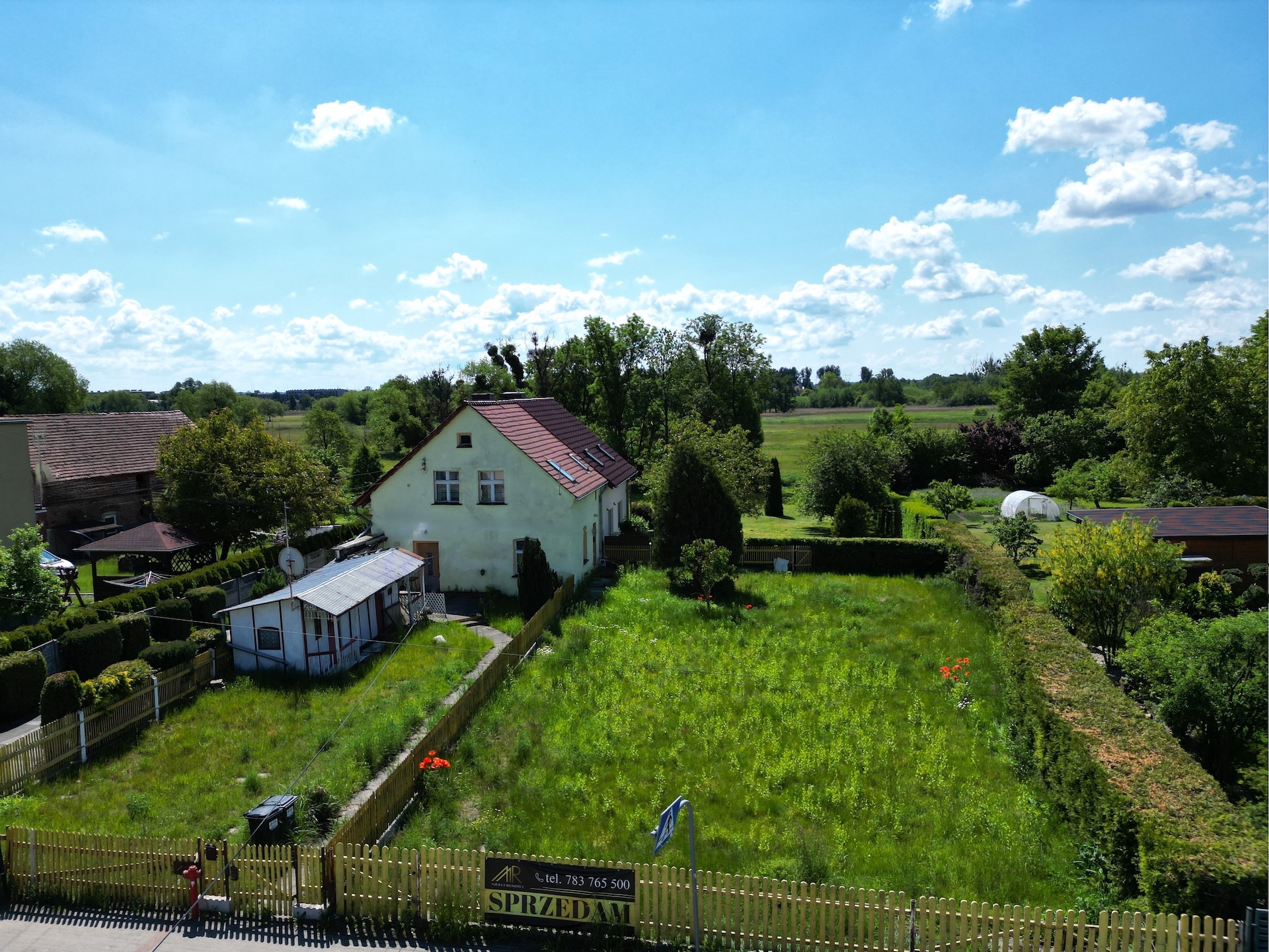 Prostokątna działka + dom w zabudowie bliźniaczej